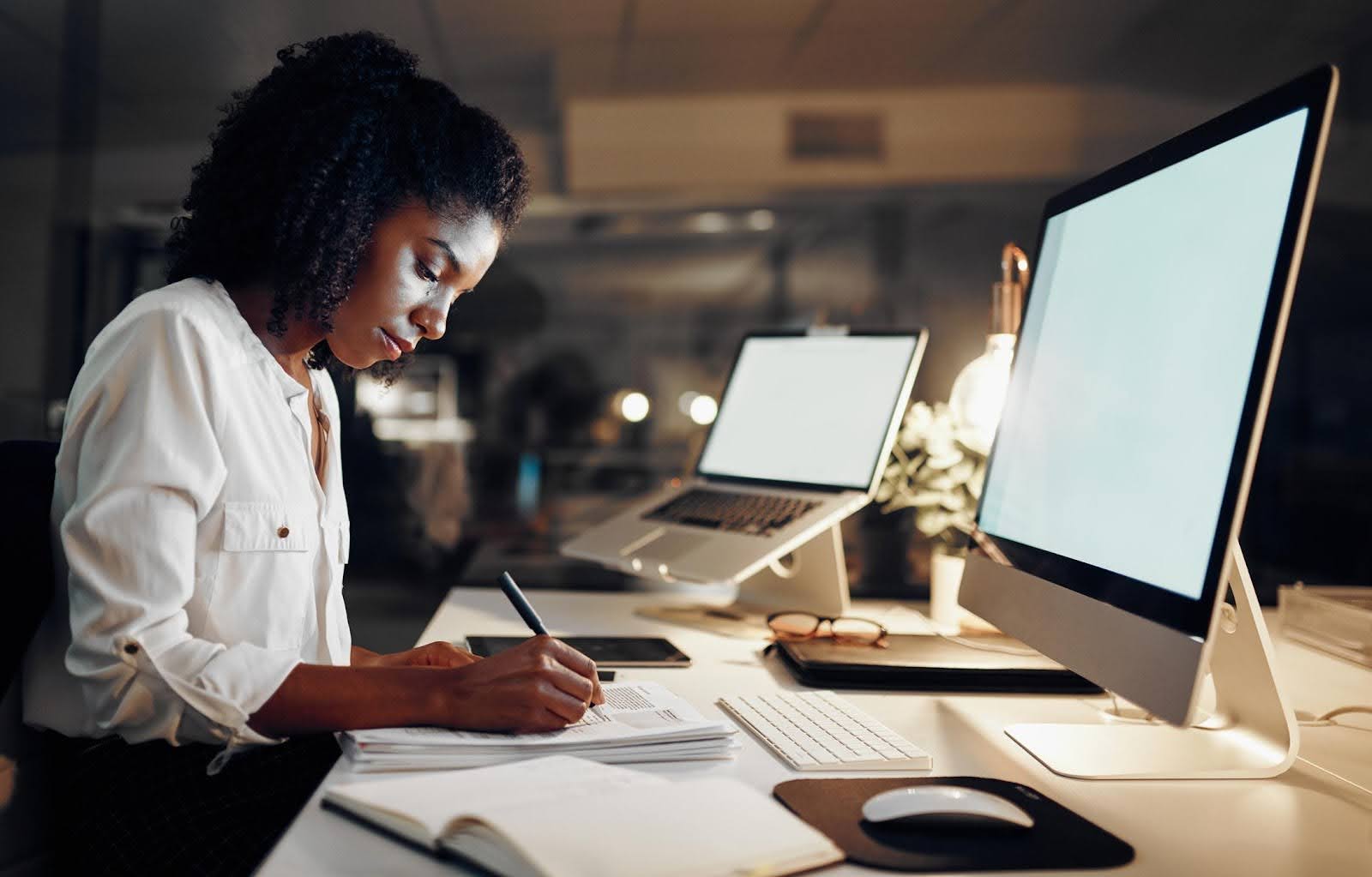 Tech Fellow comparing admin support options, showing a professional admin working at a desk to illustrate virtual assistant versus in-house admin workflows and productivity.