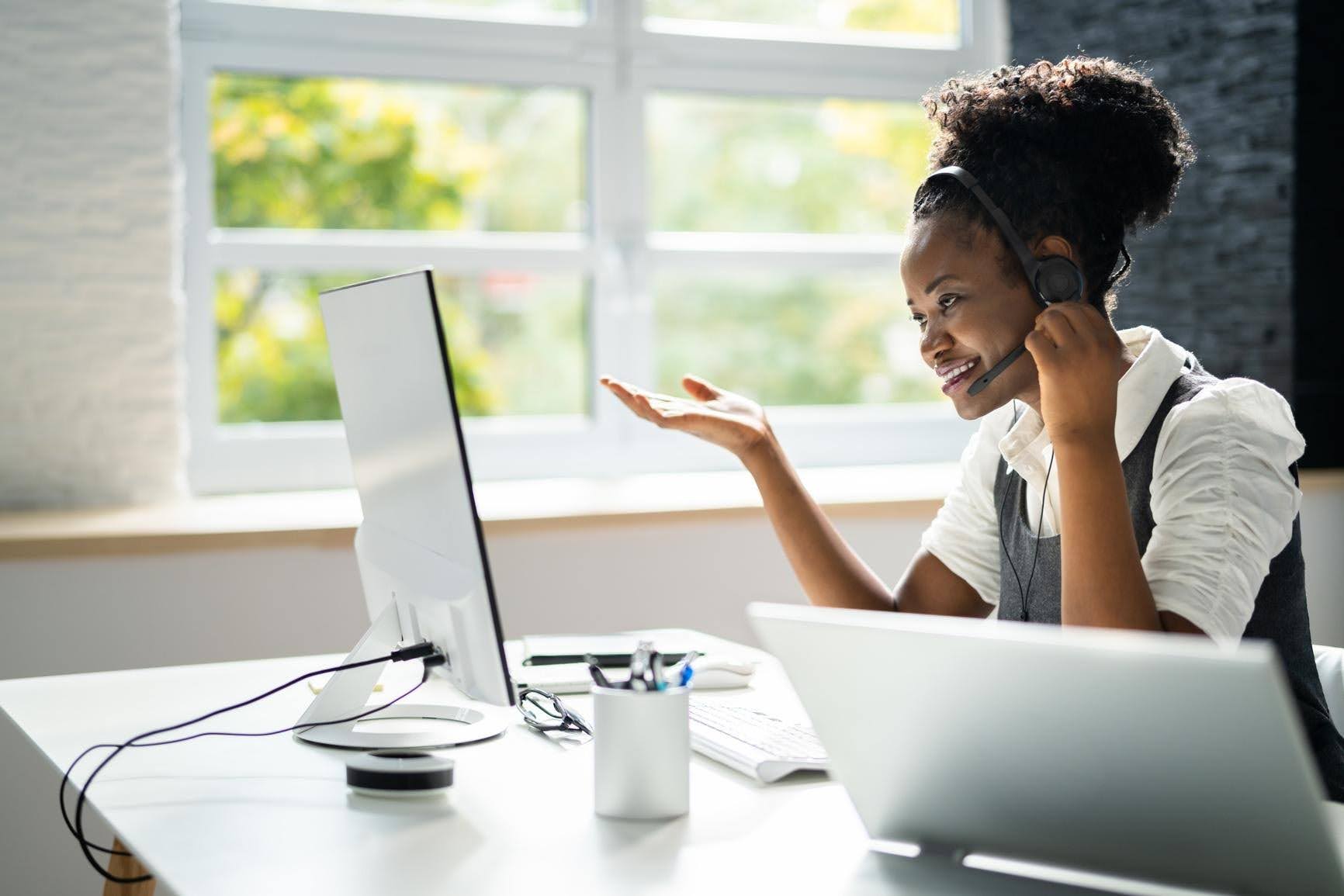 Small business owner working with a virtual assistant to save time on daily tasks, allowing more focus on marketing and business growth with TechFellow.